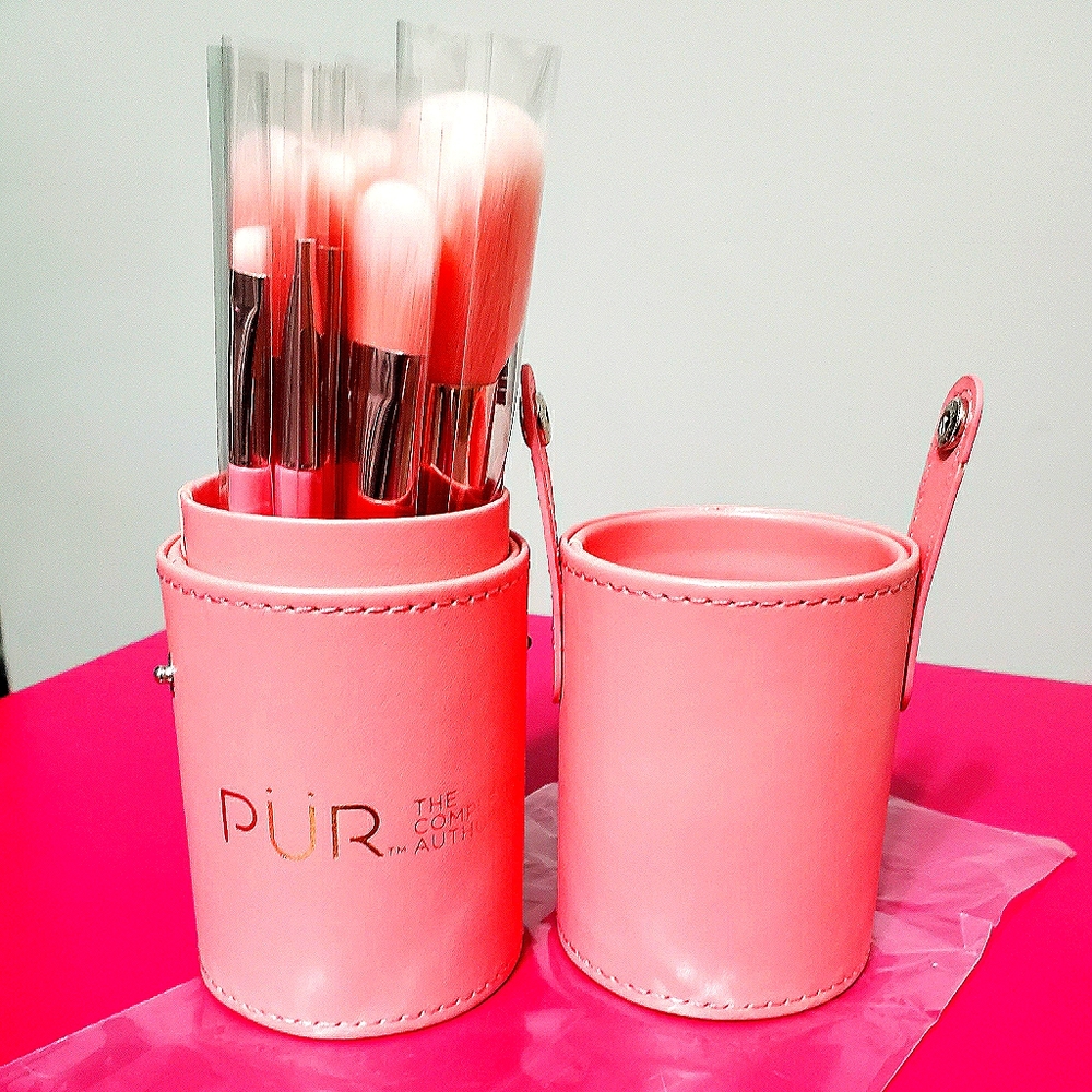 Signature Brush Set with Traveling Case Pur - Picture 2 of 4